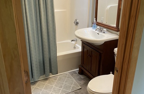 East Boothbay House | Cozy Detached Guest Cottage on Mill Pond