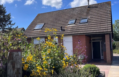 Bruinisse House | Cozy detached holiday home with large enclosed garden