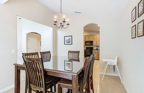 Davenport House | Cozy Disney Getaway 3BR Home + Private Pool Oasis
