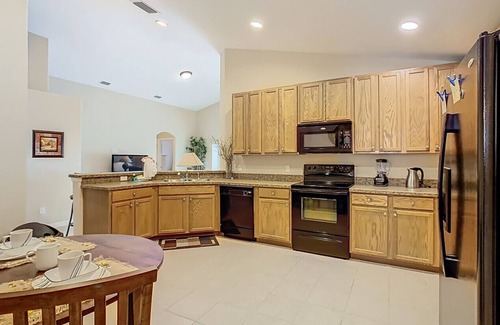 Davenport House | Cozy Disney Getaway 3BR Home + Private Pool Oasis