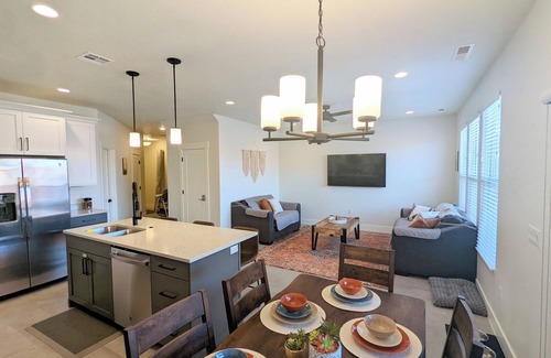 Washington House | Cozy Dog & Baby Friendly Home, Hot tub, fire pit & heated pool, near Zions