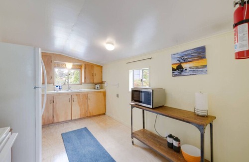 Rockaway Beach Cabin | Cozy Dog-Friendly Cabin near Twin Rocks