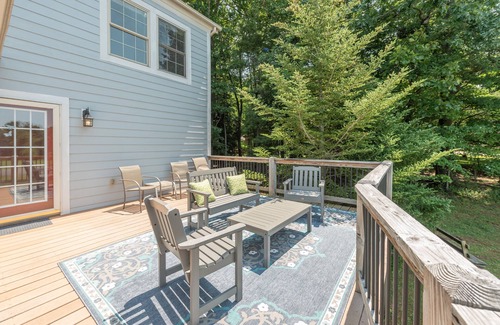 Swanton House | Cozy Dog Friendly Blue Home Near Lake w/Huge Yard