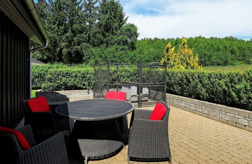 Skals House | Cozy Dog-Friendly Cottage near Coast-By Traum