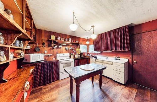Joseph House | Cozy, dog-friendly home with fireplace, near Wallowa Lake State Park & tram