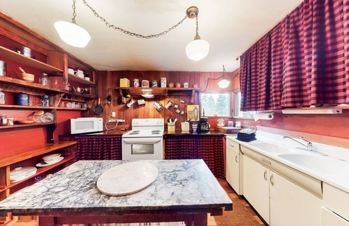 Joseph House | Cozy, dog-friendly home with fireplace, near Wallowa Lake State Park & tram