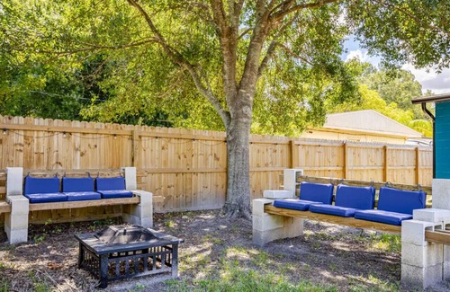 Apollo Beach House | Cozy Dog-friendly Bungalow
