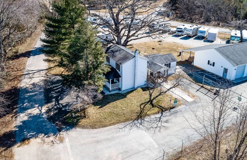 Glenora House | Cozy, Dog-Friendly Home w/ Free WiFi & a Furnished Patio - Close to Lake Anna