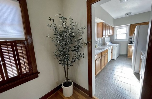 Great Bend House | Cozy Double King Suite Bungalow