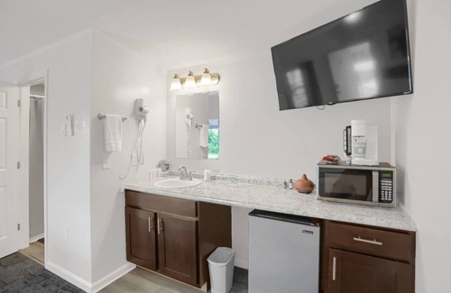 Halifax Apartment | Cozy Double Queen Room 104 at Halifax Innnn