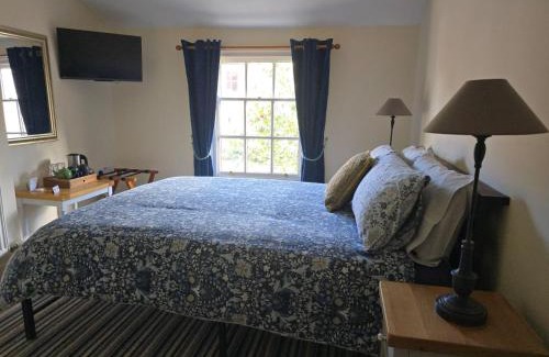Llanidloes Hotel | Cozy Double Room - The Unicorn Hotel