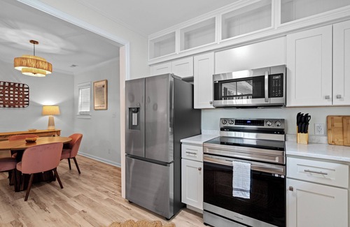 Northwest Quadrant House | Cozy Downtown Boho Retreat - Sleeps 10!