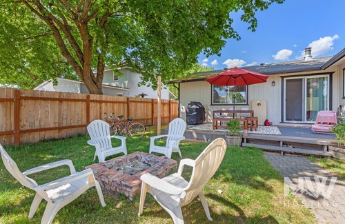 Coeur d'Alene House | Cozy Downtown Bungalow—Fire Pit, Spacious Deck, Fenced Yard & Walk to Local Dining, Bars & Shops!