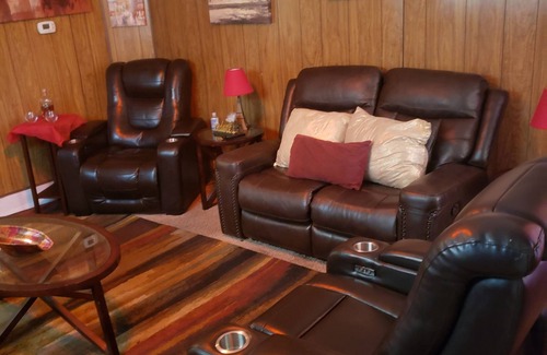 Downtown Indianapolis House | COZY DOWNTOWN BUNGALOW MINUTES FROM ALL STAR GAME FESTIVITIES SMALL PET FRIENDLY