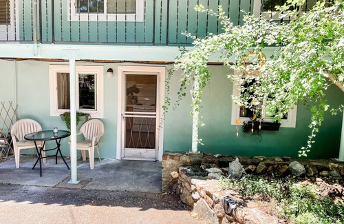 Nevada City Apartment | Cozy Downtown Cottage w Parking