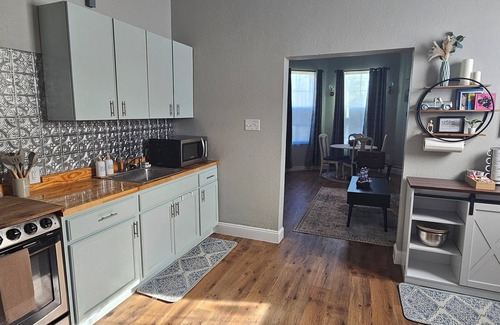 Near East Side House | Cozy Downtown Duplex