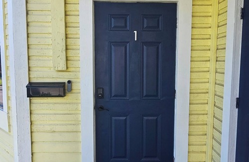 Near East Side House | Cozy Downtown Duplex
