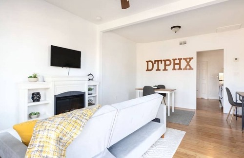 Governmental Mall House | Cozy Downtown Duplex: Centrally Located