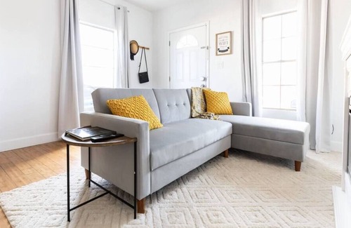 Governmental Mall House | Cozy Downtown Duplex: Centrally Located