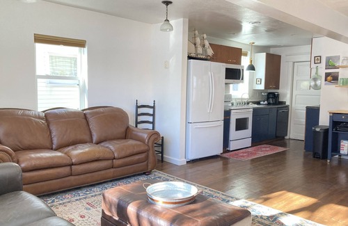 Erie House | Cozy Downtown Erie home only 2 blocks from UPMC Hamot