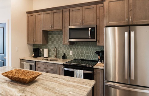 Troy Apartment | Cozy Downtown Gem ~ Sleeps 10