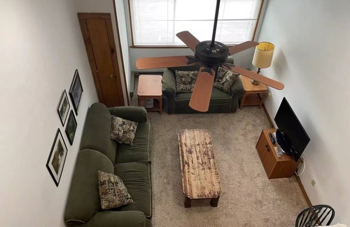 Hunter Condo | Cozy Downtown Hunter Mountain Getaway n