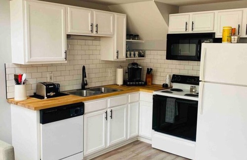 Downtown Cleveland Apartment | Cozy Downtown Modern Condo in the Heart of it all