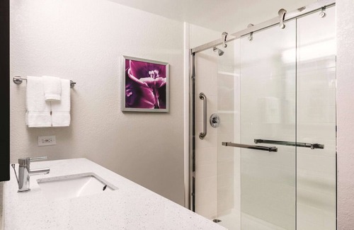 Arsenal Hotel | Cozy Downtown Retreat - Steps from The Alamo & River Walk Adventures