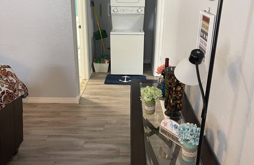 Stuart Apartment | Cozy Downtown Stuart Cottage. Bring your boat 1.3m from ramps beaches & downtown