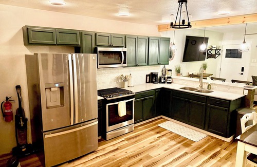 Downtown Colorado Springs House | Cozy Downtown Loft/Private Office & Walk-in Closet