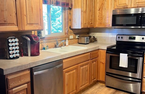 Meadow View Heights Cabin | Cozy Duck Creek Cabin With Heated Deck and Fire Pit