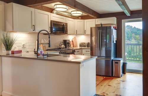 Peru House | Cozy Duplex < 4 Mi to Bromley Mountain Ski Resort!