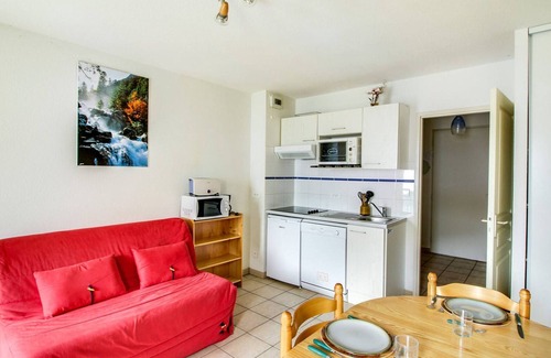 Cauterets Apartment | Cozy Duplex Chalet for 6 with Parking, Terrace, and Ski Shuttle Access