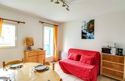 Cauterets Apartment | Cozy Duplex Chalet for 6 with Parking, Terrace, and Ski Shuttle Access