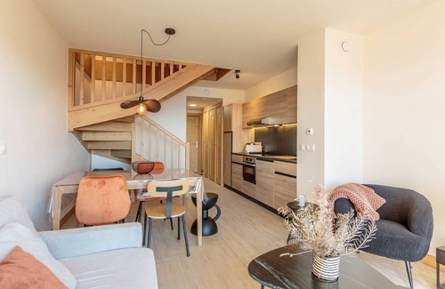 Arc-1600 Apartment | Cozy duplex with pool and spa, ski-in/ski-out
