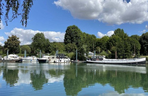 Nogent-l'Artaud Apartment | Cozy duplex, Nogent station on site