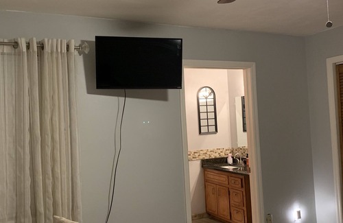 Tallahassee House | Cozy duplex with private garden, sleeps 6