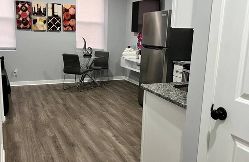 Belmont Apartment | Cozy Efficiency in University City. Great Stay!