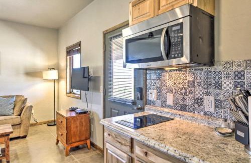 Elgin Apartment | Cozy Elgin Casita with Gas Grill Pets Welcome!