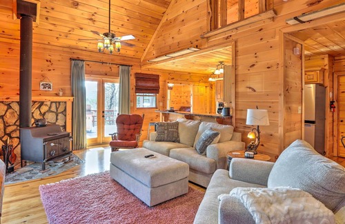 Ellijay Cabin | Cozy Ellijay Cabin w/ Deck & Mountain Views