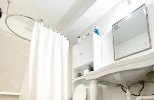 H Street Corridor Apartment | Cozy English basement in Capitol Hill