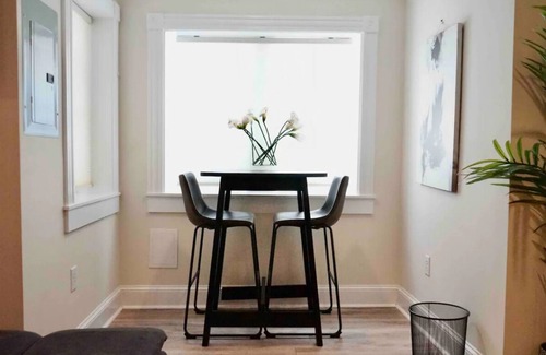 H Street Corridor Apartment | Cozy English basement in Capitol Hill