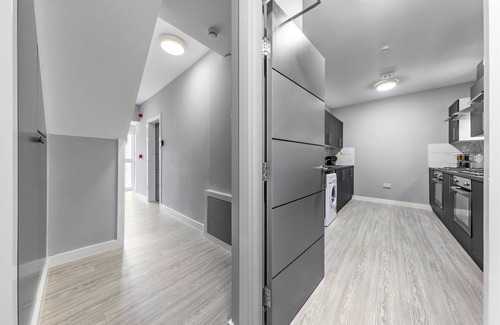 Feltham West Apartment | Cozy Ensuite Room In Feltham Hearthrow London Tw13
