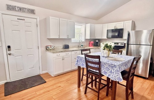 North Charleston Apartment | Cozy/Entire 2 Beds & 1 Bath Apartment. Private Entry.15 min from Airport