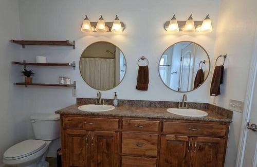 Joplin House | Cozy Escape in Central Joplin Sleeps 8+