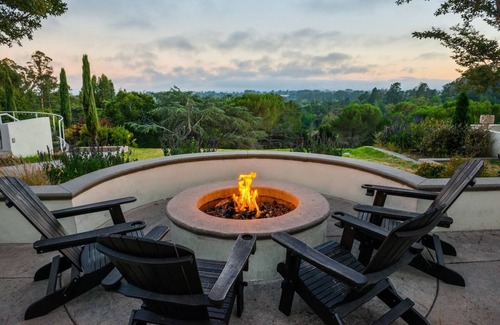 Live Oak Hotel | Cozy Escape in the Woods: Room with Patio | Hot Tub & Hiking Trails
