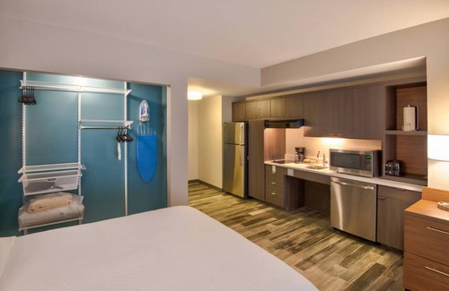 Flagami Hotel | Cozy Escape near Miami International | 3 Units | Pool