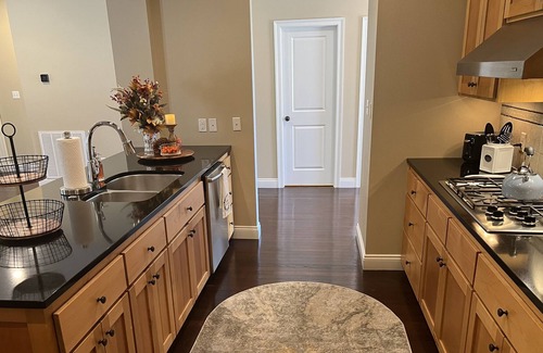 Russellville Condo | Cozy Executive Condo located in gated community on golf course minutes from lake