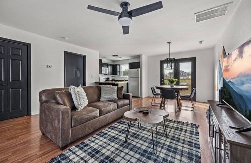 Sevierville Condo | Cozy Fall Hideaway Hot Tub, Arcade & Dogs OK