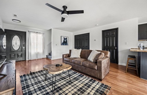 Sevierville Condo | Cozy Fall Hideaway Hot Tub, Arcade & Dogs OK
